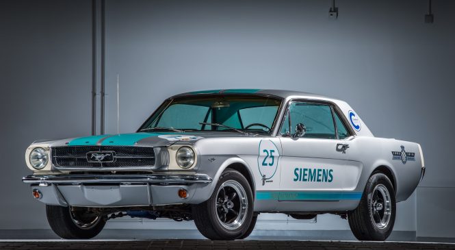 SIEMENS เปลี่ยน Ford Mustang ปี 1965 เป็นยานยนต์อัตโนมัติ