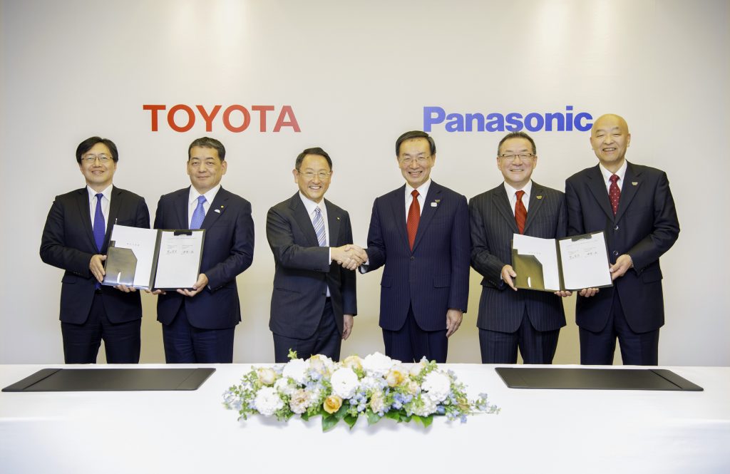 Toyota จับมือ Panasonic สร้างแบตเตอรี่ EV พลิกโฉมวงการ