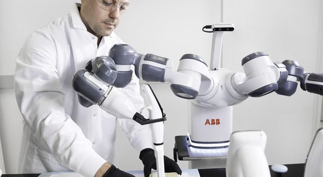 ABB พัฒนาหุ่นยนต์ทำงานเคียงข้างมนุษย์ในโรงพยาบาล