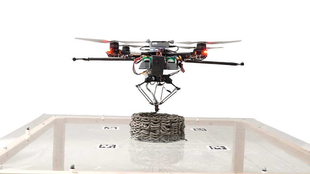 3D Printing Drones บินก่อสร้างจากบนฟ้าด้วยฝูงโดรน