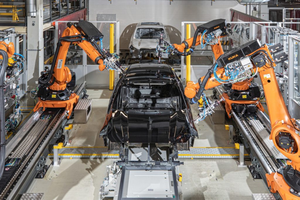BMW Group นำระบบ AI เข้ามาเสริมงานตรวจสอบพื้นผิวรถยนต์