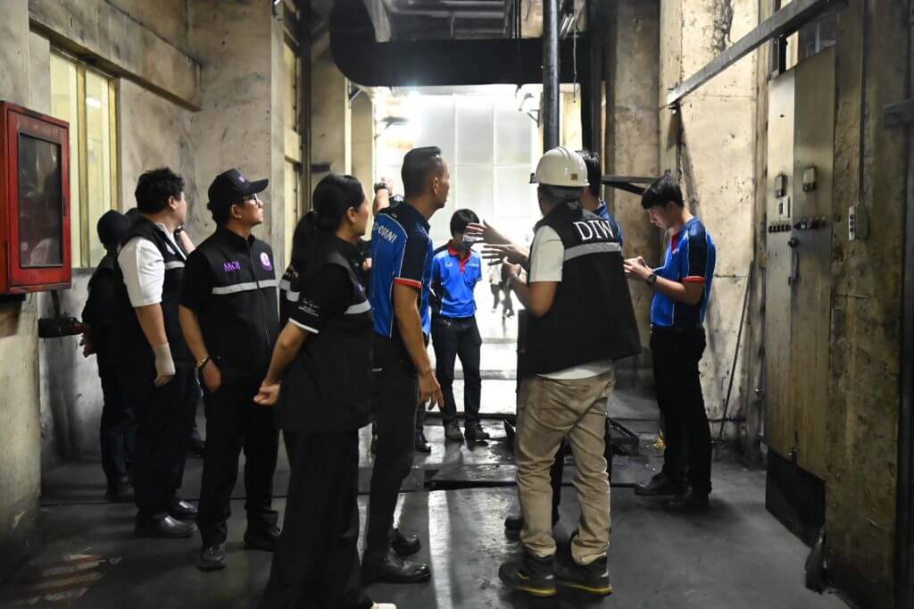 ชุด “เต็มเหนี่ยว” บุกโรงงานยางนครปฐม