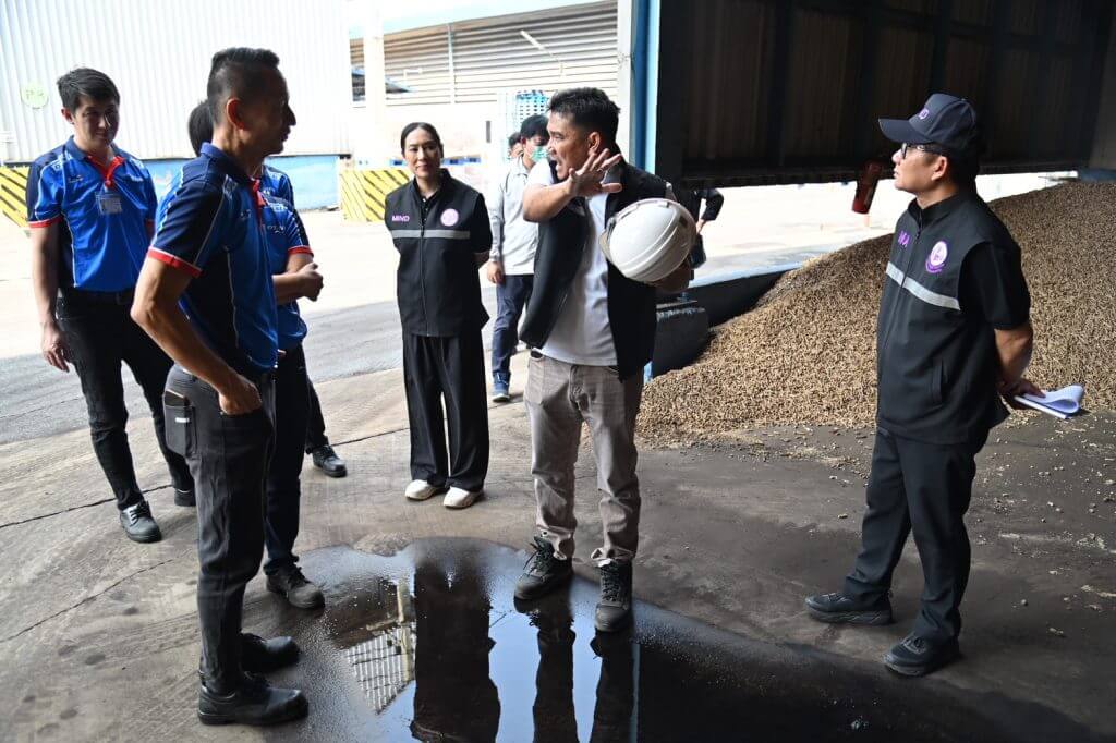 ชุด “เต็มเหนี่ยว” บุกโรงงานยางนครปฐม