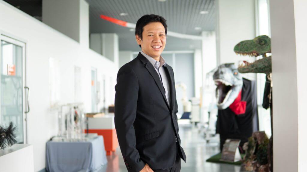 ผศ. ดร.สุภชัย วงศ์บุณย์ยง ผู้อำนวยการ สถาบันวิทยาการหุ่นยนต์ภาคสนาม มหาวิทยาลัยเทคโนโลยีพระจอมเกล้าธนบุรี